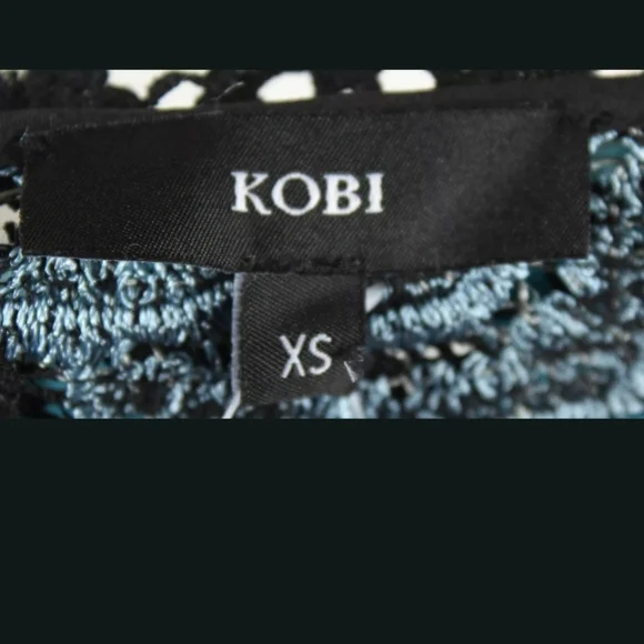 *  KOBI LACE BLUE & BLACK FORAL TOP,  SIZE  XS - Picture 6 of 8